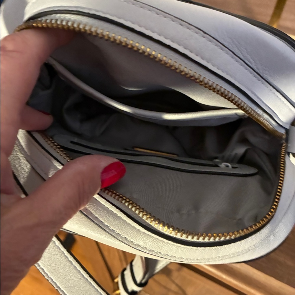 Rosetti White Quilted Dome Crossbody with Gold Logo NWT - Picture 13 of 17